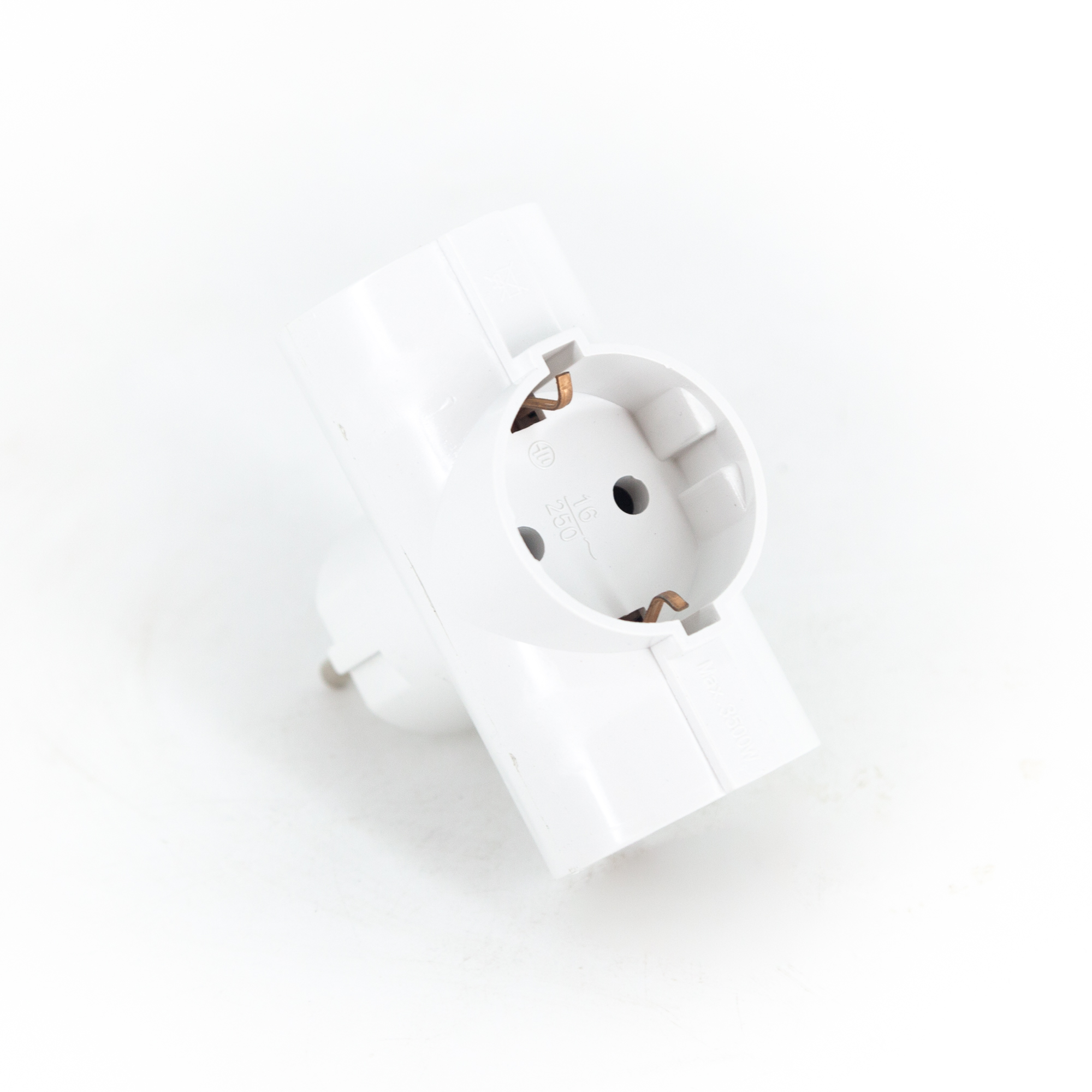 GREPP Электрический разветвитель(3 гнезда с заземлением, белый) 2513-02/100